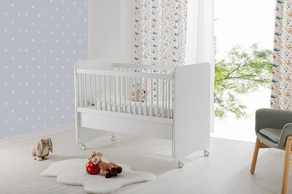 BabyWhen 1065 White Mother Side Crib with wheels 120 X60